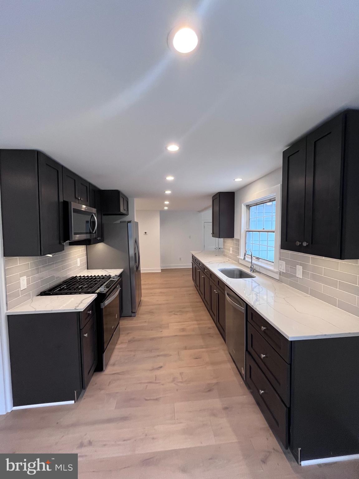 5 HOPETON LN