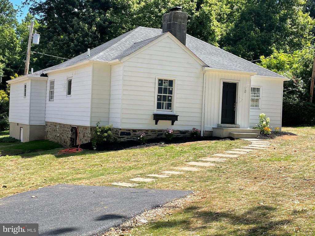 5 HOPETON LN