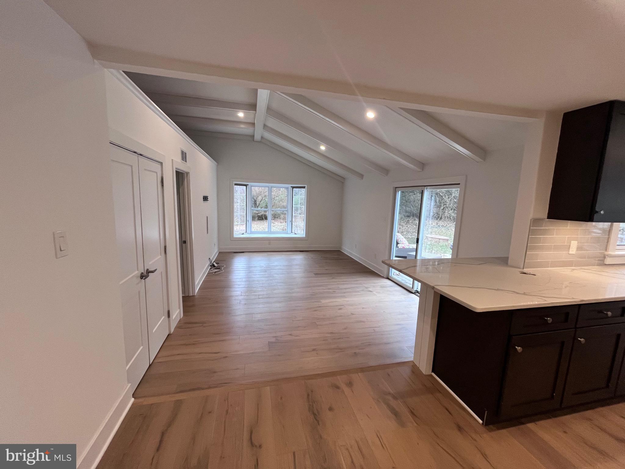 5 HOPETON LN