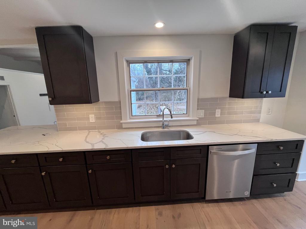 5 HOPETON LN