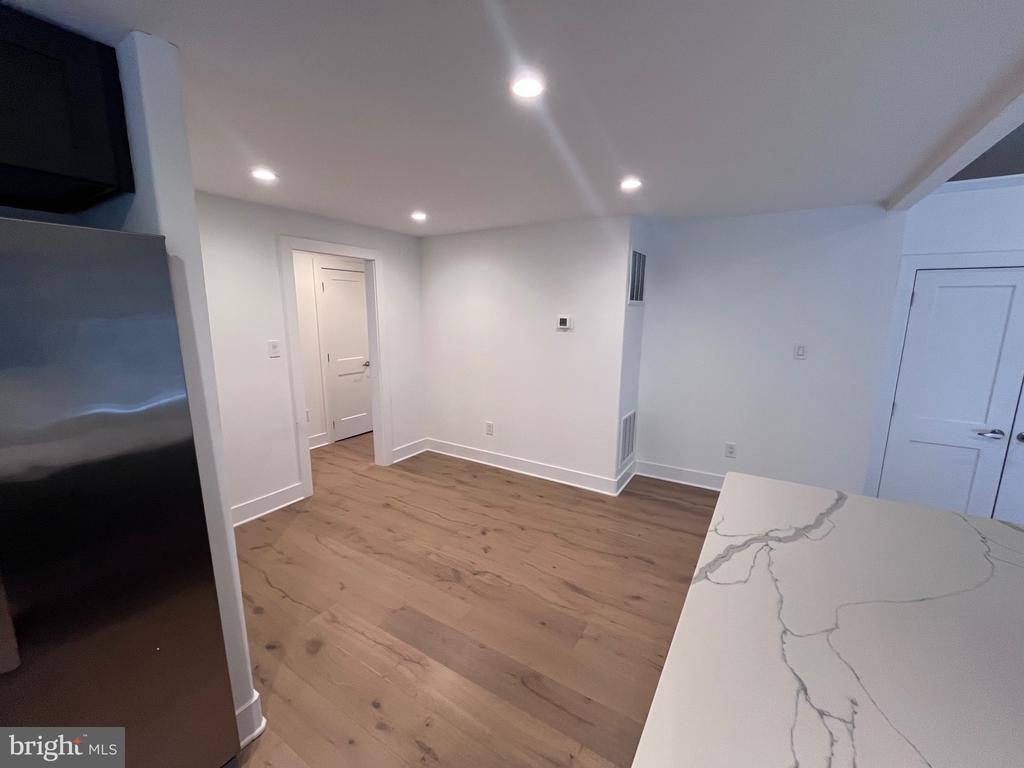 5 HOPETON LN