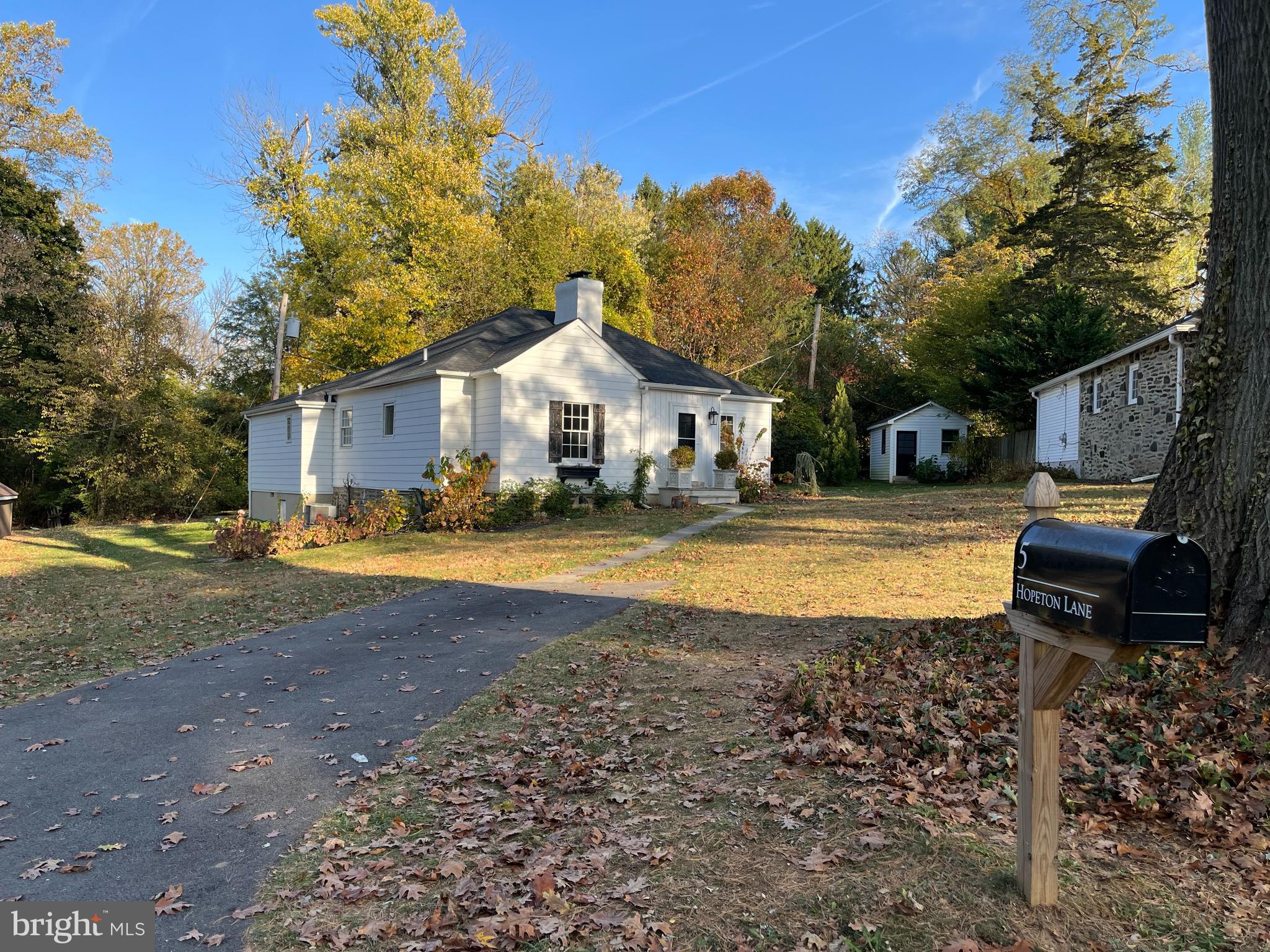 5 HOPETON LN