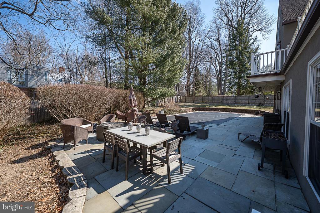 812 Castlefinn Ln