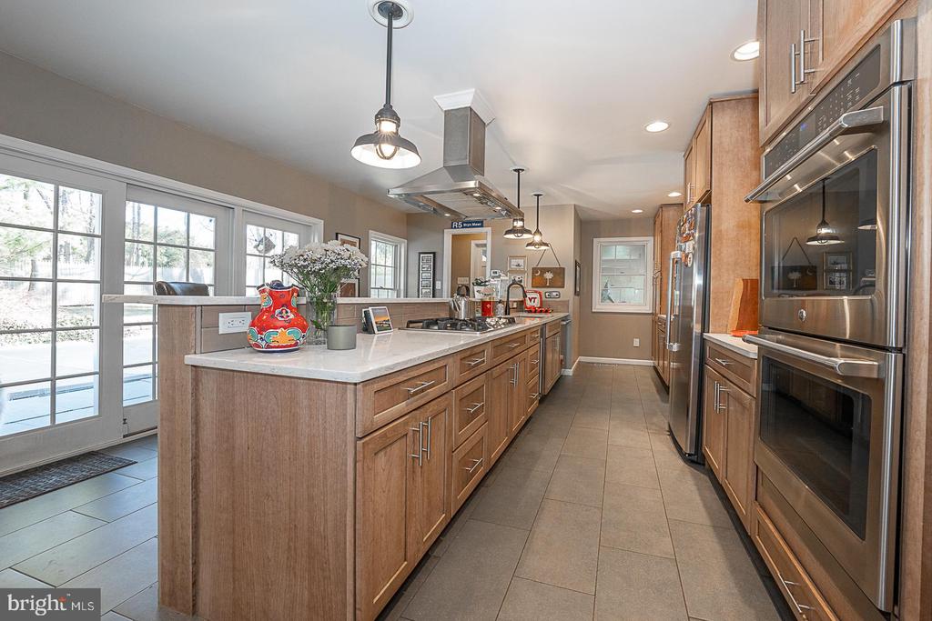 812 Castlefinn Ln