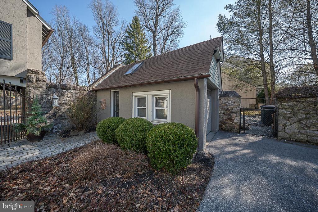 812 Castlefinn Ln