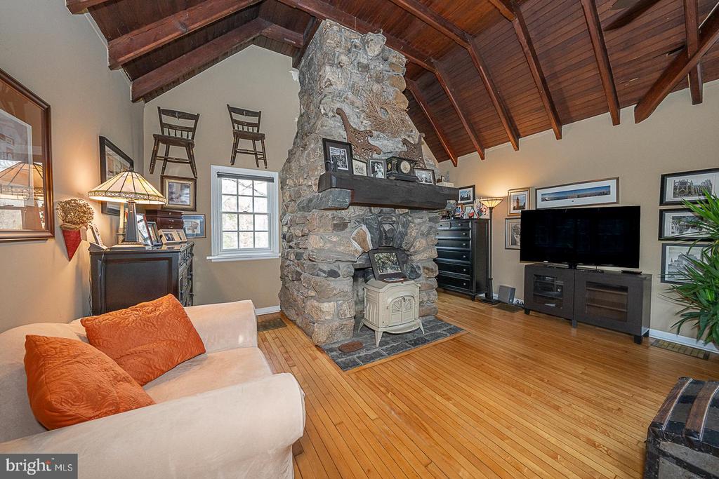 812 Castlefinn Ln