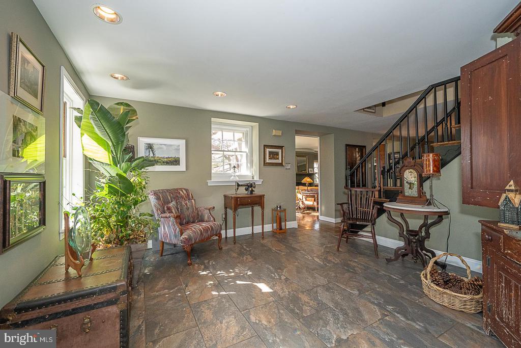 812 Castlefinn Ln