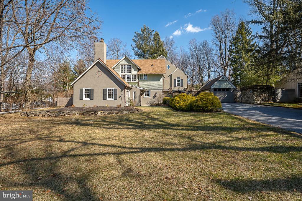 812 Castlefinn Ln