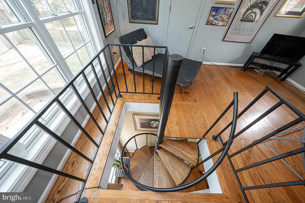 812 Castlefinn Ln