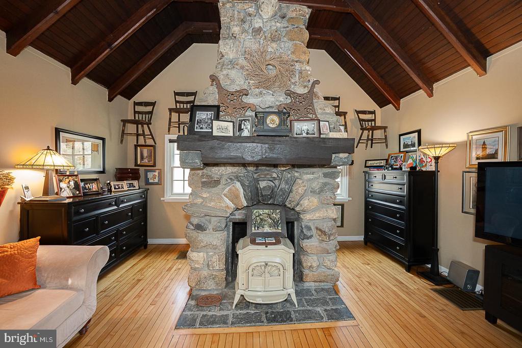 812 Castlefinn Ln