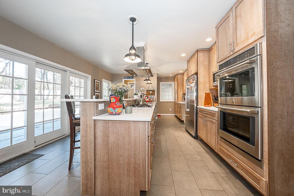 812 Castlefinn Ln