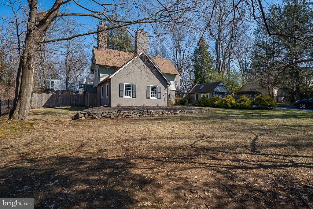 812 Castlefinn Ln