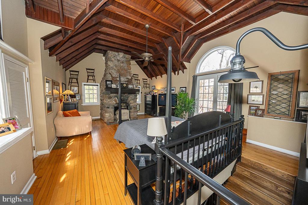 812 Castlefinn Ln