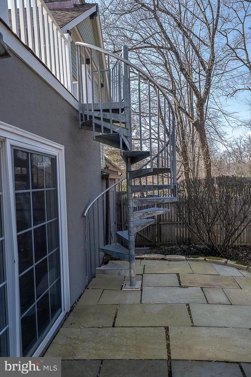 812 Castlefinn Ln