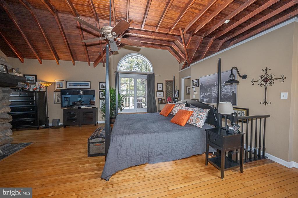 812 Castlefinn Ln