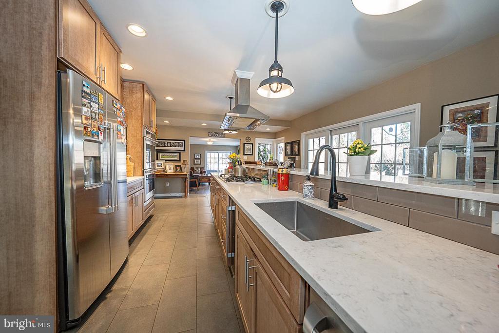 812 Castlefinn Ln
