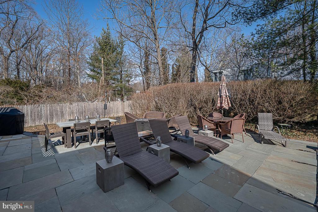 812 Castlefinn Ln