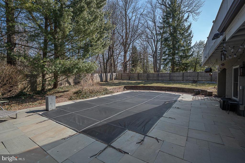 812 Castlefinn Ln
