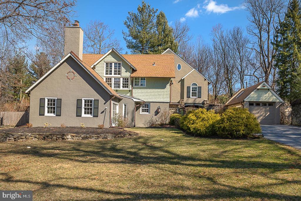 812 Castlefinn Ln
