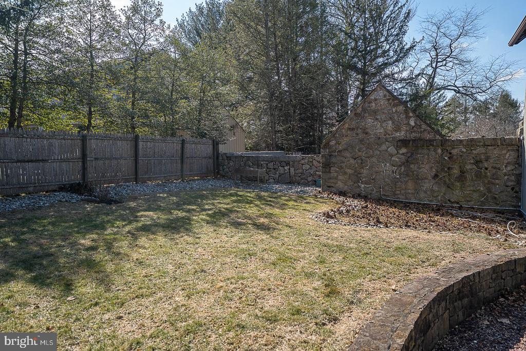 812 Castlefinn Ln