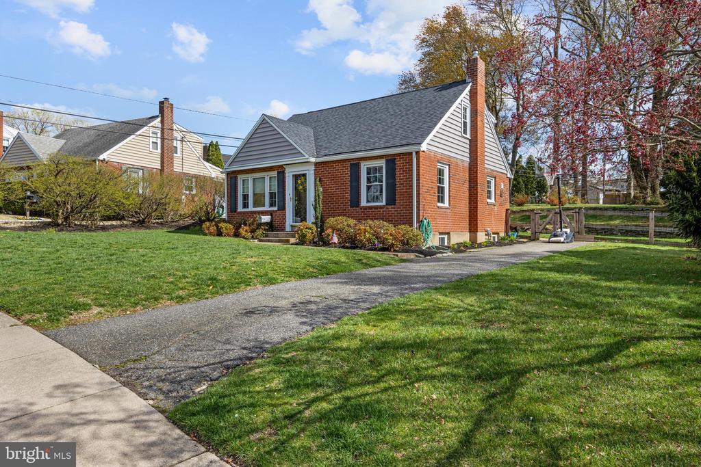 409 Paddock Rd