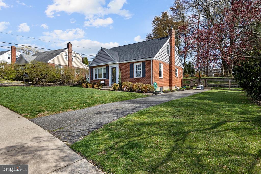 409 Paddock Rd