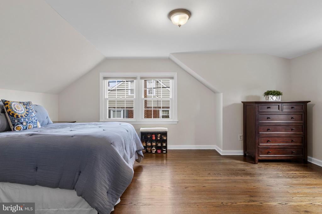 409 Paddock Rd