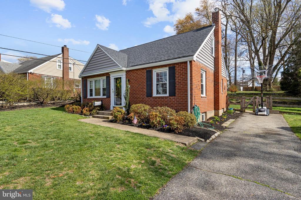 409 Paddock Rd