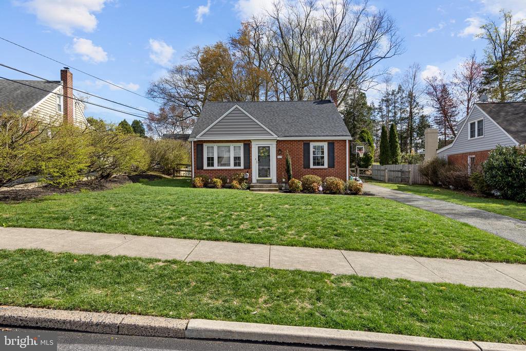 409 Paddock Rd