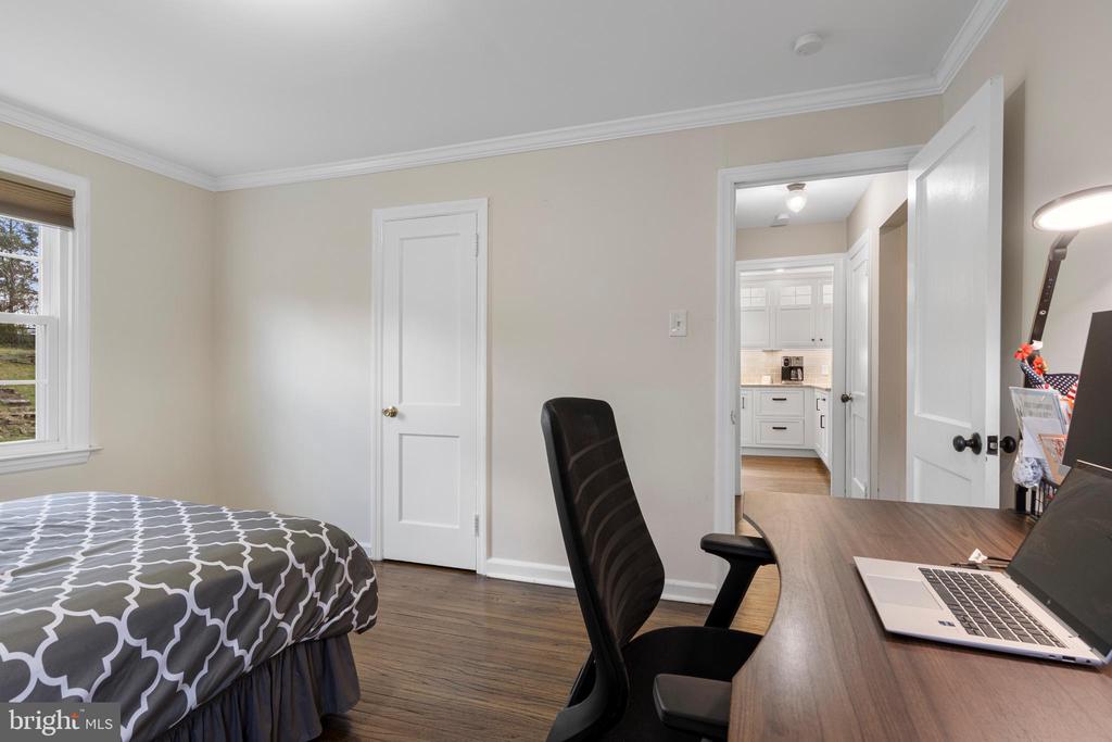 409 Paddock Rd
