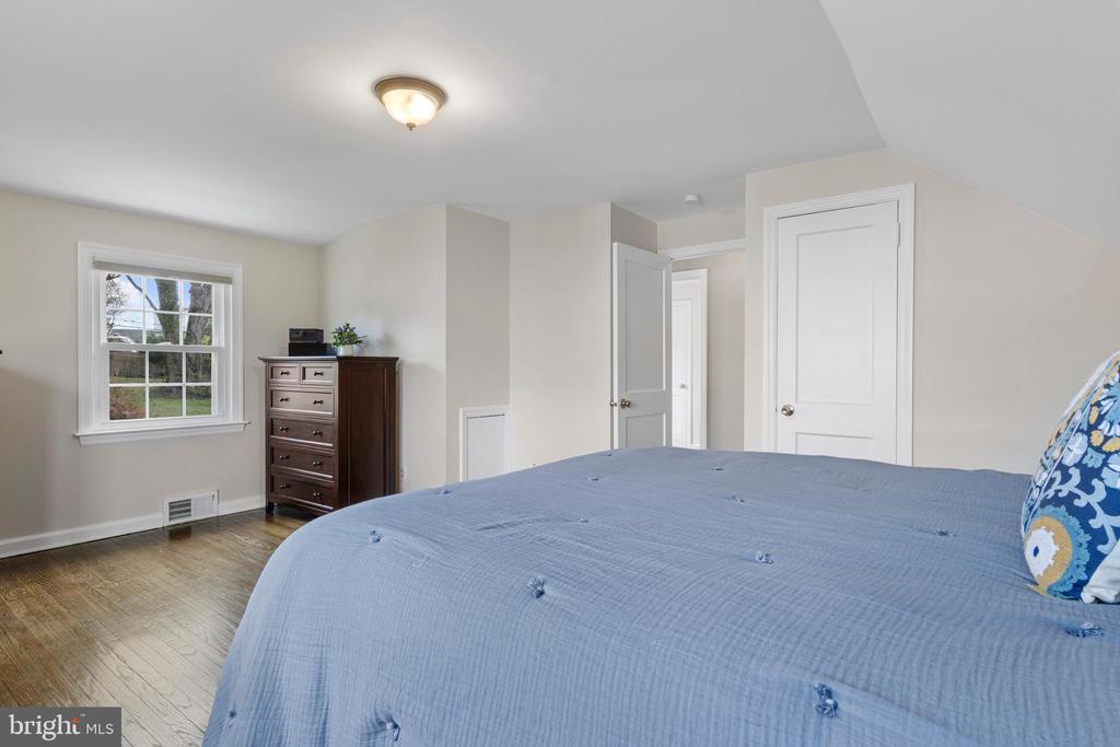 409 Paddock Rd