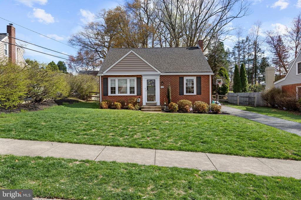 409 Paddock Rd