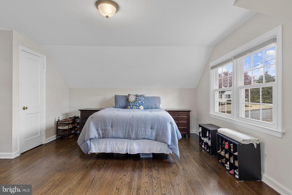 409 Paddock Rd