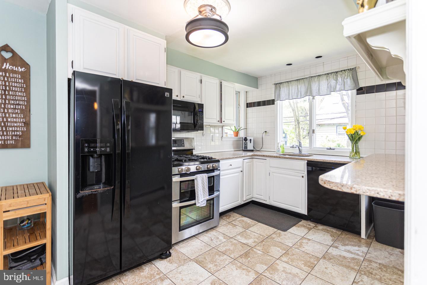 104 N Lowrys Ln