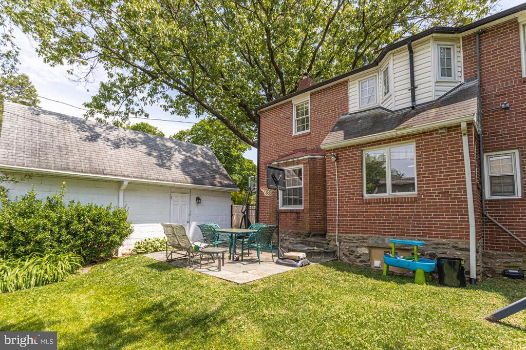 104 N Lowrys Ln