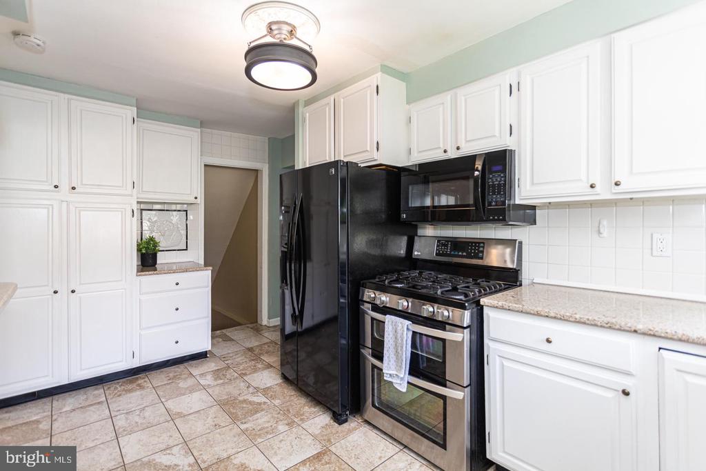 104 N Lowrys Ln