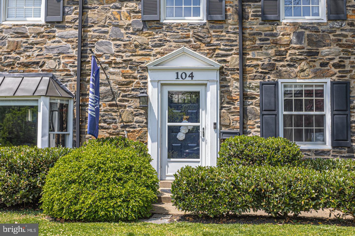 104 N Lowrys Ln