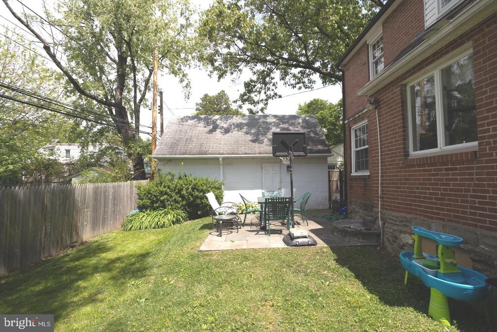 104 N Lowrys Ln