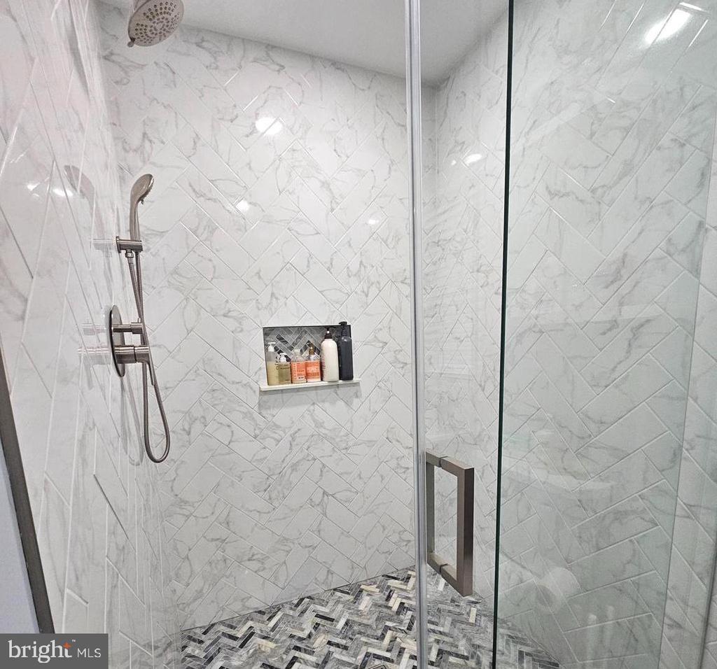 104 N Lowrys Ln