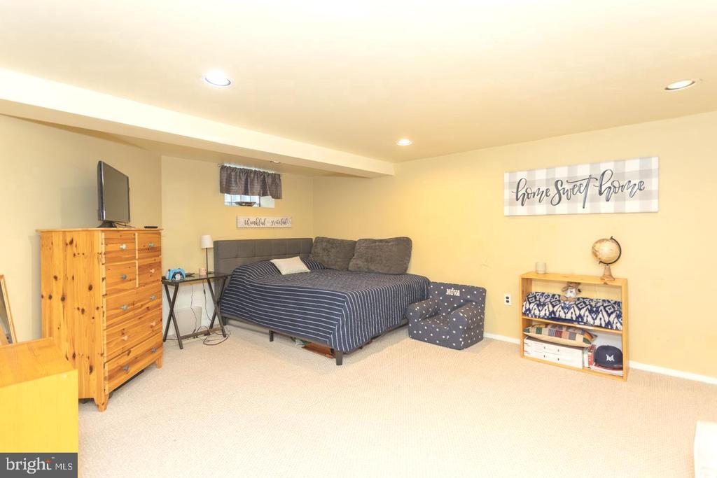 104 N Lowrys Ln