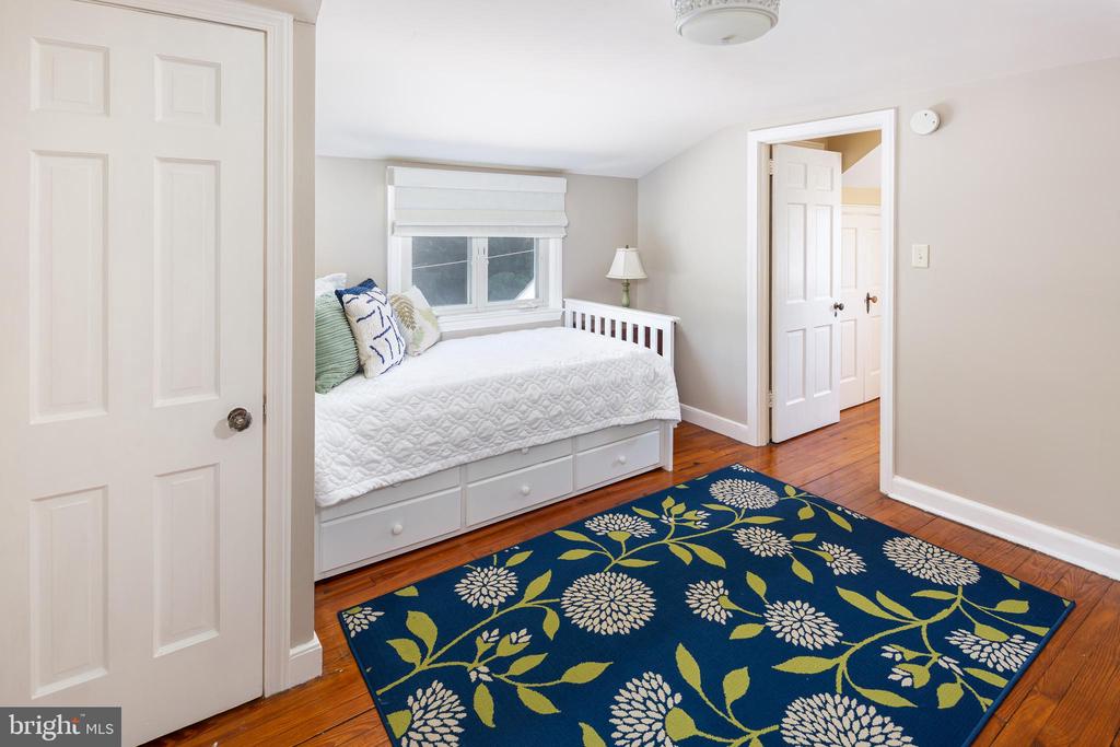 20 Aldwyn Ln