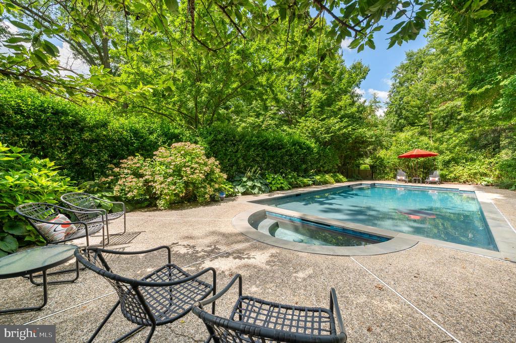211 Spruce Tree Rd