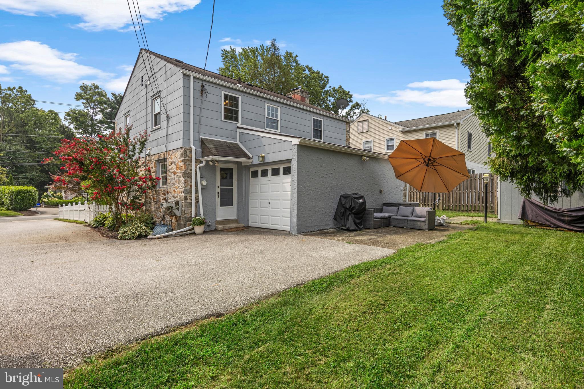4 LOWRYS LANE