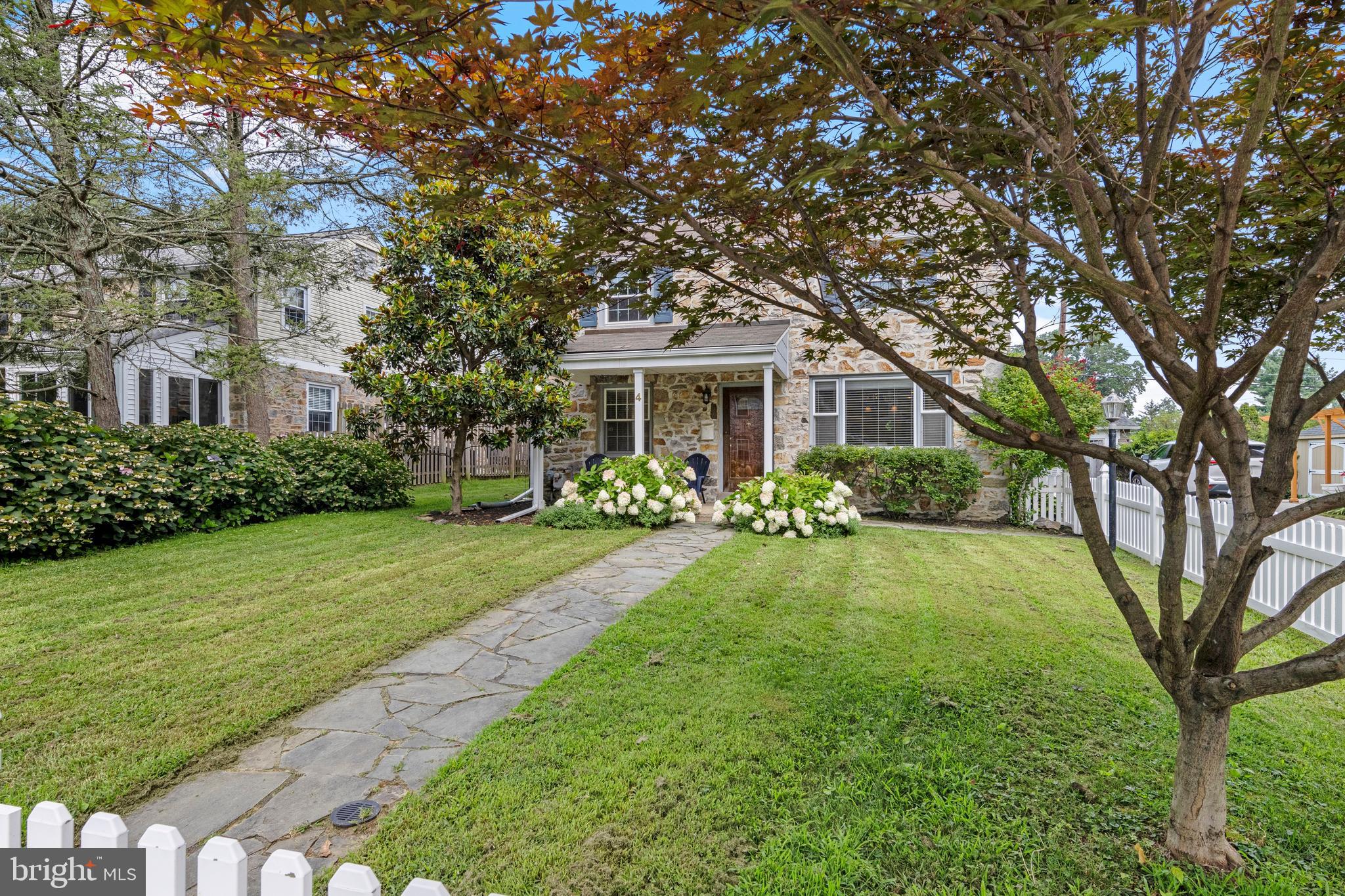 4 LOWRYS LANE