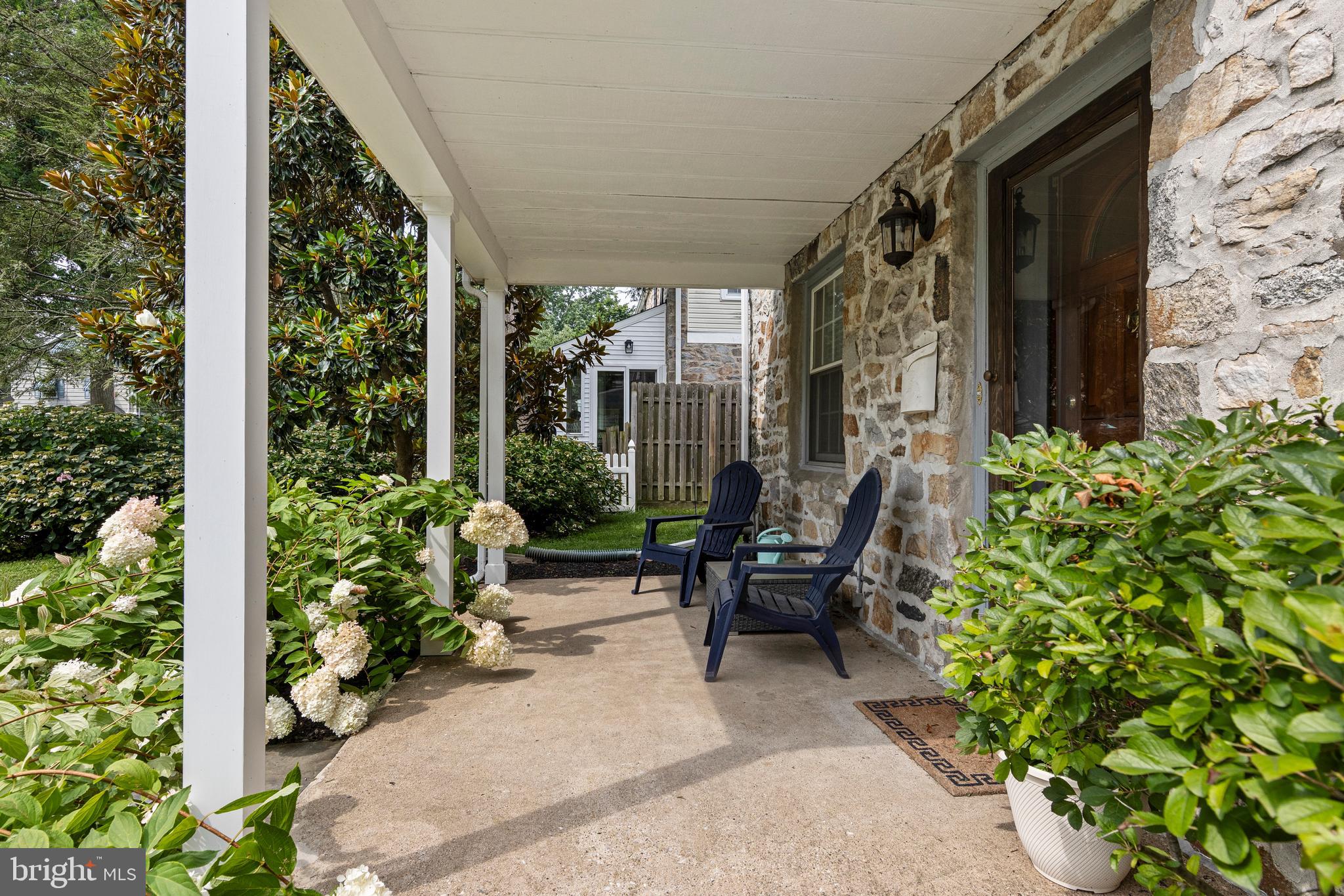 4 LOWRYS LANE