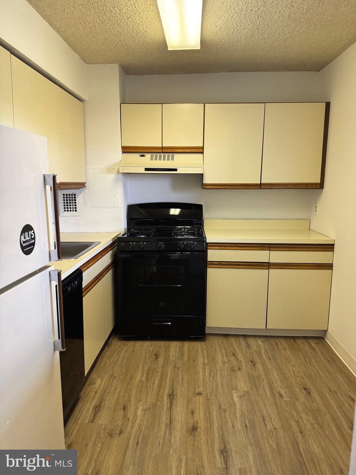 1030 E LANCASTER AVENUE 1029