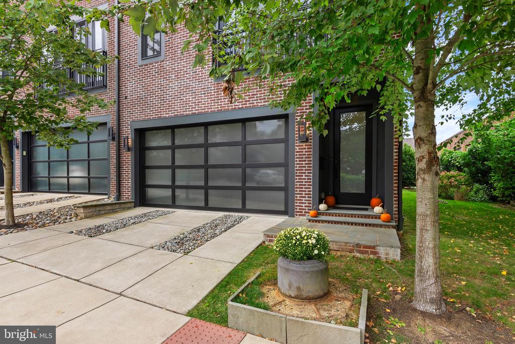 207 WILLOW AVENUE