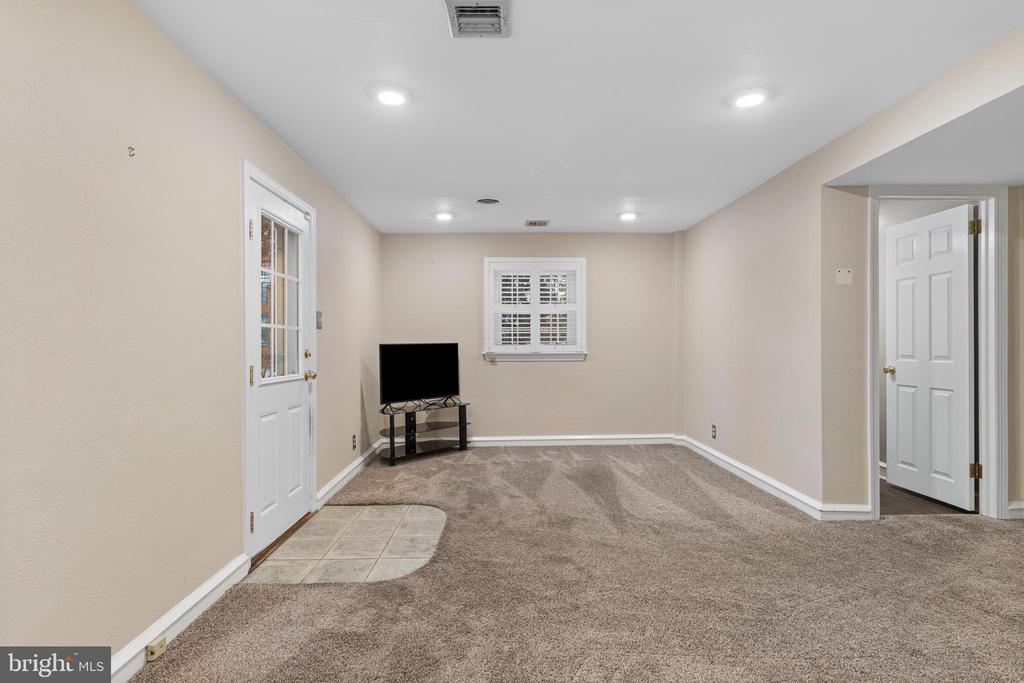302 GOVERNORS DRIVE