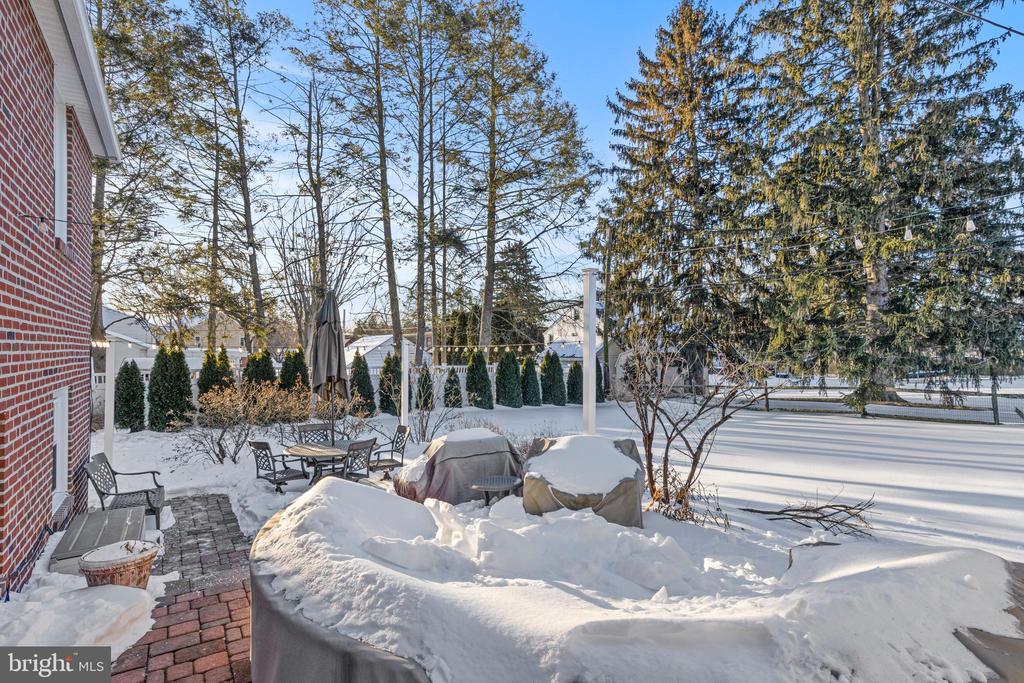 302 GOVERNORS DRIVE