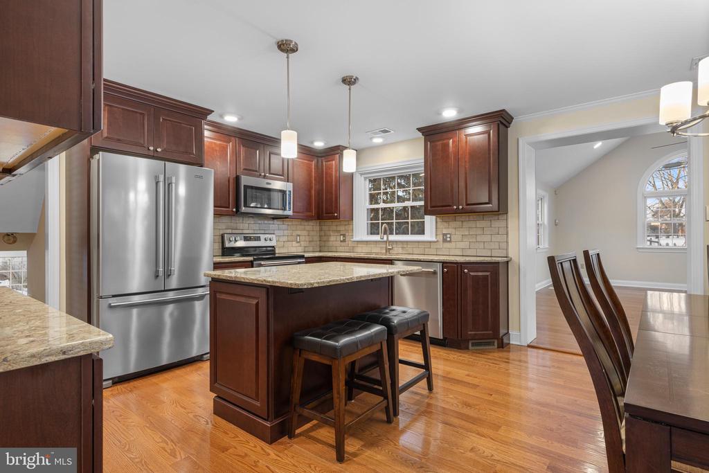 302 GOVERNORS DRIVE